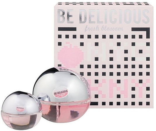 Treat yourself or a loved one to the DKNY Be Delicious Fresh Blossom 30ml Eau de Parfum gift set. This set includes the refreshing DKNY Be Delicious Fresh Blossom fragrance, offering a delightful burst of freshness.