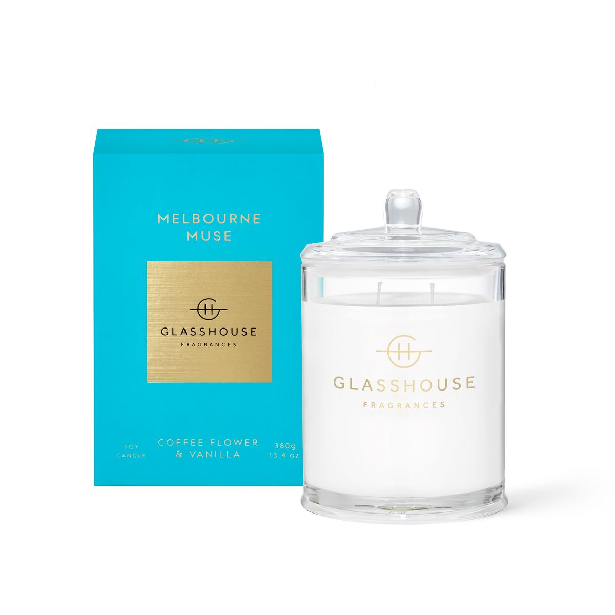 The Rio Perfumes Glasshouse Melbourne Muse Soy Candle 380g, with coffee flower and vanilla aromas, elegantly pairs with its turquoise box. Enhance your space with the Hamptons Diffuser in Teak & Petitgrain for a cohesive and sophisticated fragrance experience.