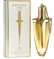 Le Chameau Espada Oro Pour Femme 100ml features a gold perfume bottle with a chain-topped cap beside its matching box adorned with a sword. This elegant Le Chameau fragrance for women blends sophistication and floral notes.