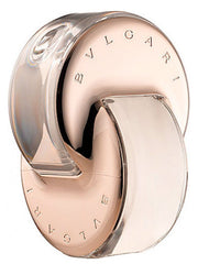 Presented in an iconic sculptural bottle, the Bvlgari Omnia Crystalline 65ml Eau De Toilette for women features interlocking metallic and transparent loops with the BVLGARI logo elegantly embossed on the surface—a sophisticated fragrance by Bvlgari in a beautifully designed presentation.