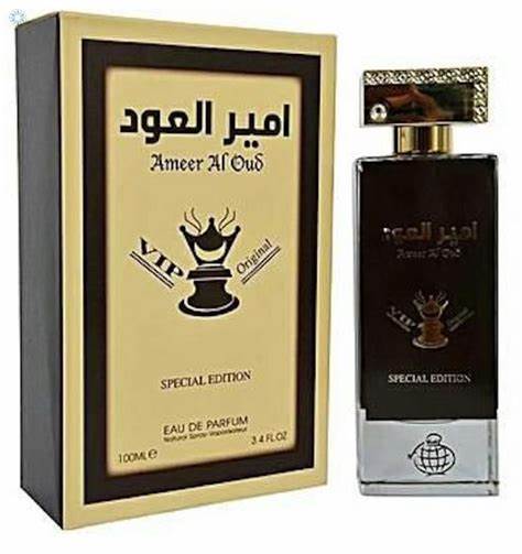 A bottle of Dubai Perfumes' Ameer Al Oud VIP Original 100ml Eau de Parfum with a box next to it.